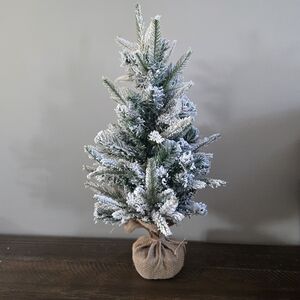Flocked Christmas Tree with Burlap Base - White/Green Holiday Decor
